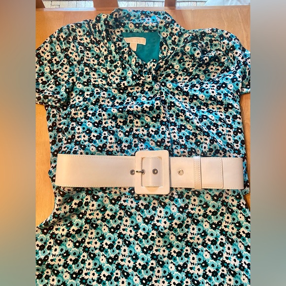 Michael Kors Skirt and Top including White Leather Belt - Picture 10 of 17